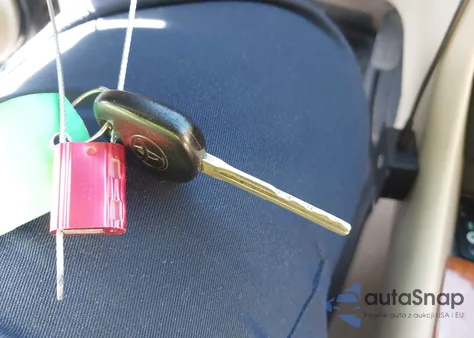 2002 Toyota Camry Solara Se/Sle from USA, damaged, VIN 2T1FF28P02C597519